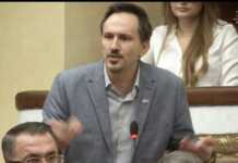 Redi Muçi ironizon PD-në dhe PS-në: “Shabani, i firmosur nga demokratët dhe i votuar nga socialistët”