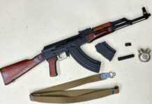 Itali/ Arrestohen dy shoferë shqiptarë me armë automatike dhe municione në furgon