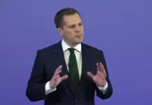 Ish-ministri britanik ,i njohur për qëndrimet anti-emigration, largohet nga Partia Konservatore pas përplasjeve