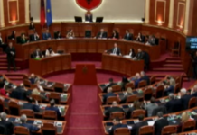 Kuvendi miraton me procedurë të përshpejtuar kërkesën e PD për ftesën e Trump në Bordin e Paqes