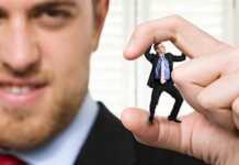 Narcizmi: armë apo mburojë? Çfarë thonë studimet më të fundit mbi sjelljen dhe shëndetin mendor