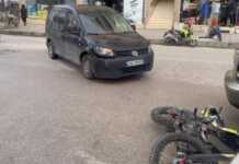 Aksident në Berat, makina përplas motorin; dy të lënduar jashtë rrezikut për jetën