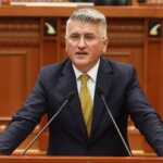 Agron Gjekmarkaj: “Gjuha vulgare e Taulant Ballës fyen çdo grua shqiptare dhe Parlamentin”