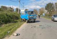Aksident në aksin Fier–Lushnjë/ Përplasen “Benz”-i dhe kamionçina, dy të lënduar