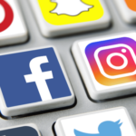 Macron synon ndalimin e rrjeteve sociale për nën 15 vjeç në Francë, debat për zbatimin e ligjit