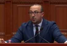 “Fëlliqësira” në Kuvend/ Korreshi shpërthen ndaj Ministrisë së Shëndetësisë: rendit ilaçet që mungojnë në Lushnje