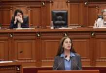 Kumbaro në Kuvend: Licencimi i mësuesve nuk është vendim i ri, por detyrim ligjor që nga 2011–2012