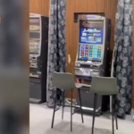 “Fati i Lojërave” godet në Kavajë: 16 makina lojërash të sekuestruara, dy persona në kërkim