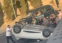 Makina përmbyset pranë qendrës tregtare në Tiranë – shpëton shoferja