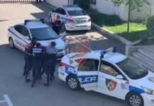 Tiranë: Arrestohen dy persona për vjedhje banese, dyshohet se morën 28 mijë euro dhe bizhuteri