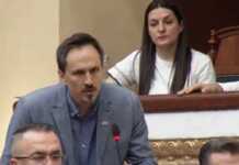 “Deputetja juaj po denoncon kërcënime nga Bajrat, ju thoni jemi tradhtuar!” – Redi Muçi shpërthen në Kuvend: Rezoluta e PE ju nxiu faqen
