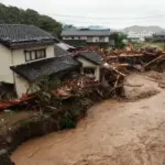 Japonia përballet me rrezik të lartë përmbytjesh, urdhër evakuimi në Nagasaki