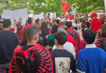 “Zgjohu Shqipëri, Rama të dorëhiqet” – emigrantët shqiptarë në Toronto i bashkohen protestave kundër qeverisë
