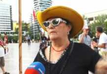 “Sorrat dhe korbat i ka në kabinetin e vet”, protestuesja i përgjigjet Ramës: Shqiptarët të dalin në shesh deri sa të largohet