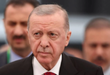 Erdogan surprizon liderët e NATO-s në Ankara, u dhuroi pistoleta me emrat e tyre të gdhendur