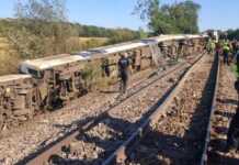 Tren pasagjerësh del nga shinat në Angli, 20 të plagosur: “Na u duk sikur ishim në ajër”