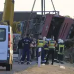 Tragjedi në Hungari/ Autobusi polak del nga autostrada dhe përfundon në kanal, 12 viktima