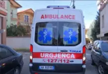 “Fëmijët i kishte në emigrim”/ Alarm nga fqinji, 77-vjeçarja gjendet e pajetë brenda banesës ku jetonte e vetme