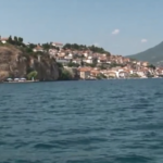 “U largua nga kampi dhe nuk u kthye”, 32-vjeçari nga Shkupi zhduket në Liqenin e Ohrit: Gjenden rrobat, telefoni dhe varka