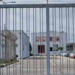 Celularë në burgje, kontrollet në Peqin dhe Fier: Kapet një i burgosur, procedohen 7 të tjerë