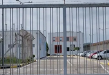 Celularë në burgje, kontrollet në Peqin dhe Fier: Kapet një i burgosur, procedohen 7 të tjerë